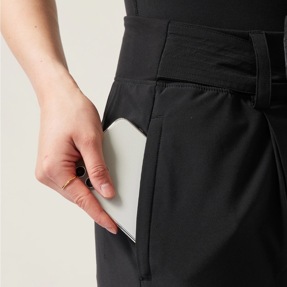 Athleta‎ Black Belted Cuffed ‘Cardiff’ Pant. Size 6T. - Picture 6 of 9